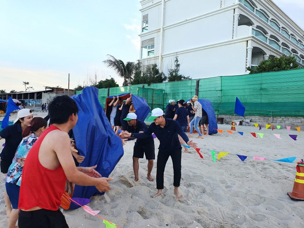 tham gia các trò chơi tập thể team building